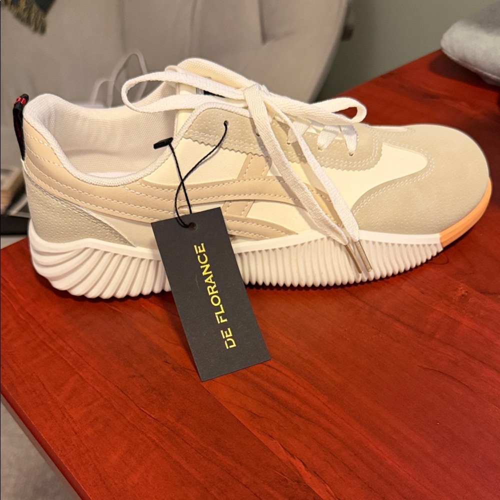 De Florance Women's Cream Sneakers